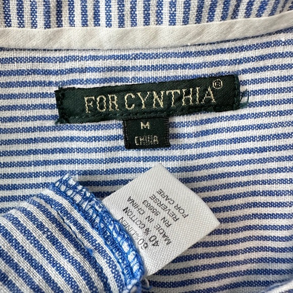 🛍️ For Cynthia Stripped sleeveless button down shirt Size medium excellent. - Picture 2 of 3